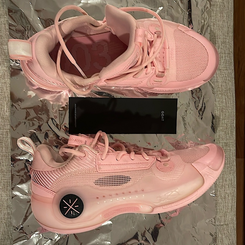 Professional basketball shoes - Dwayne Wade 10 Low Cherry Blossom sneakers